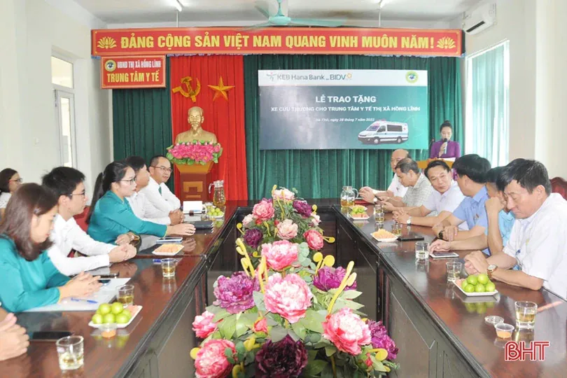 BIDV Hà Tĩnh tài trợ xe cứu thương, thiết bị y tế cho các địa phương